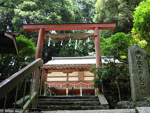 夜支布山口神社